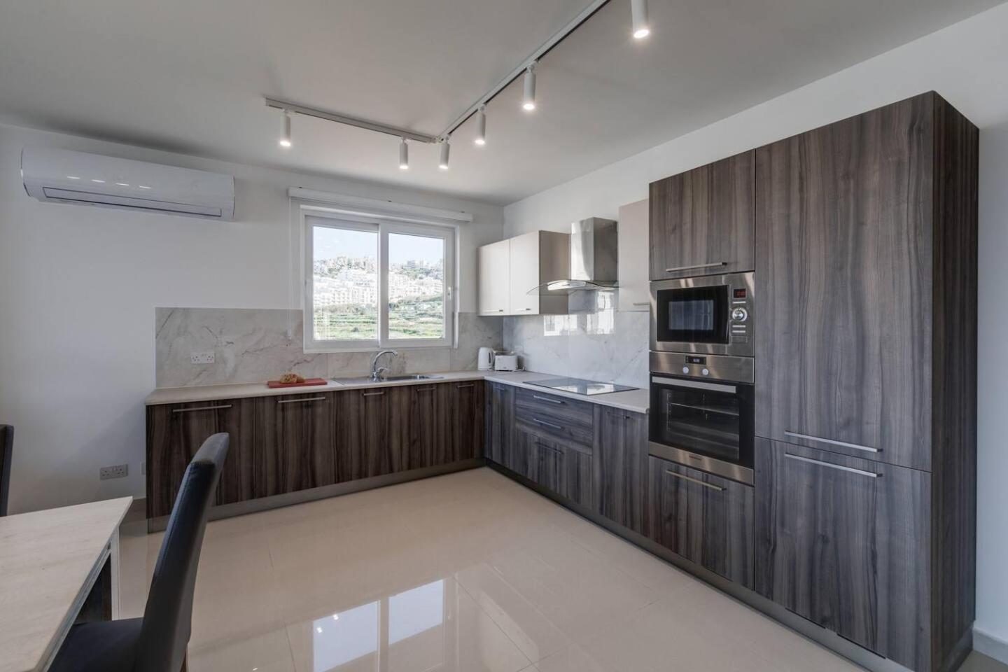 Apartment Luxe 3br Melliehabay Stunning Terrace By Homely