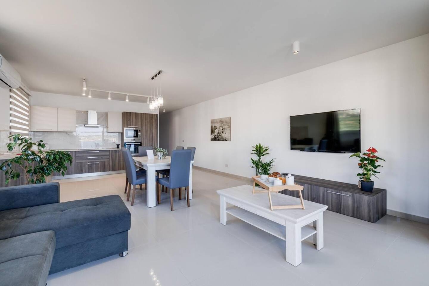 Luxe 3br Melliehabay Stunning Terrace By Homely Mellieha