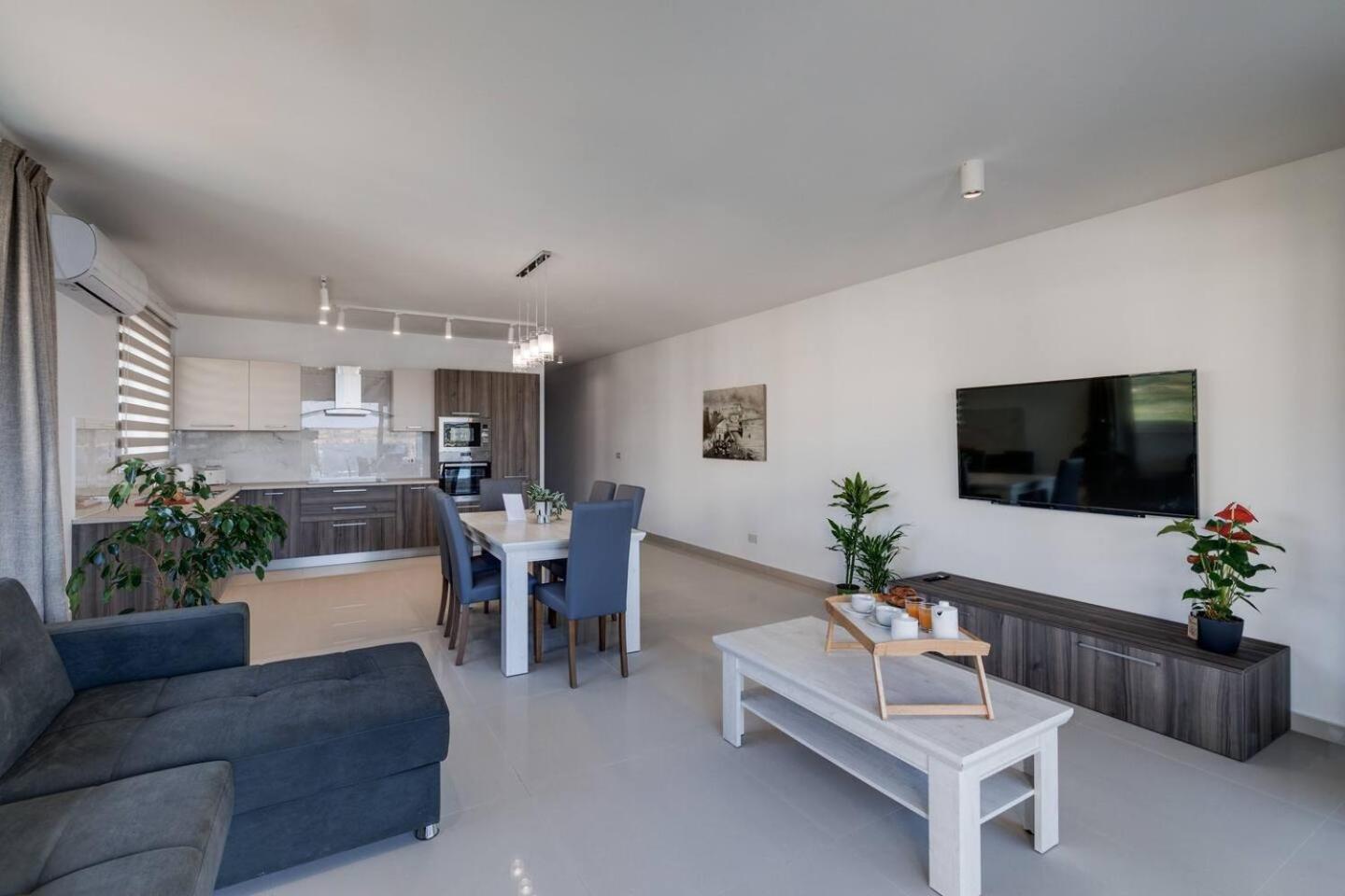 Luxe 3br Melliehabay Stunning Terrace By Homely *