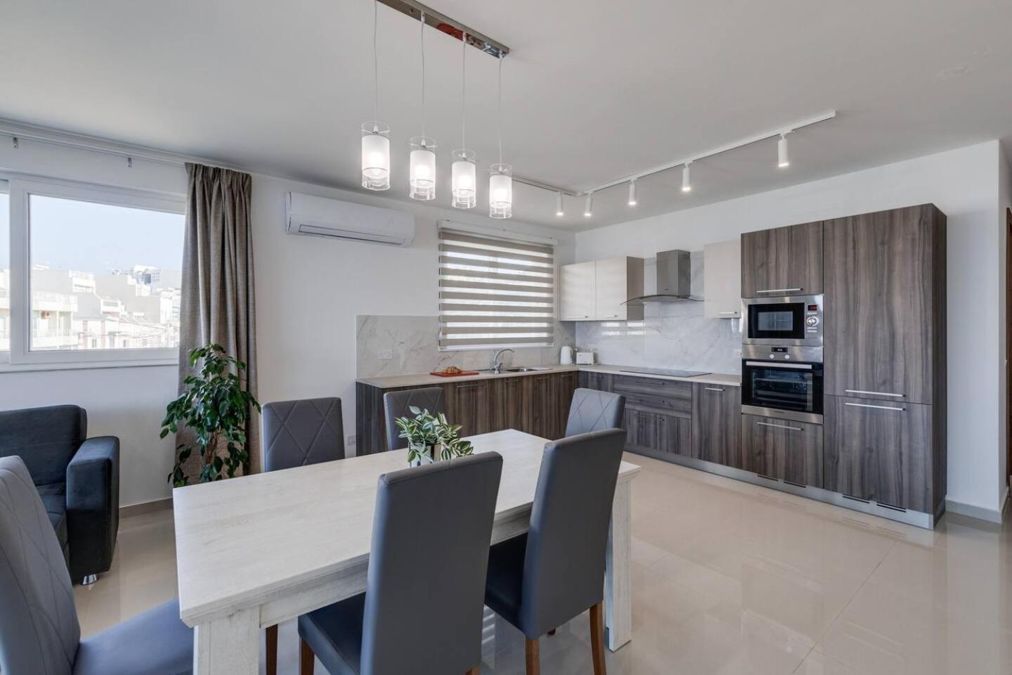 Luxe 3br Melliehabay Stunning Terrace By Homely