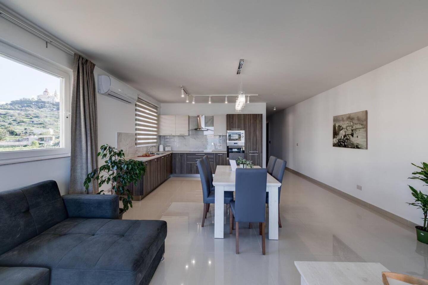 Luxe 3br Melliehabay Stunning Terrace By Homely Apartment *