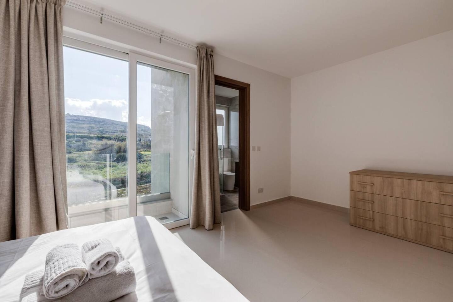 Luxe 3br Melliehabay Stunning Terrace By Homely Apartment *