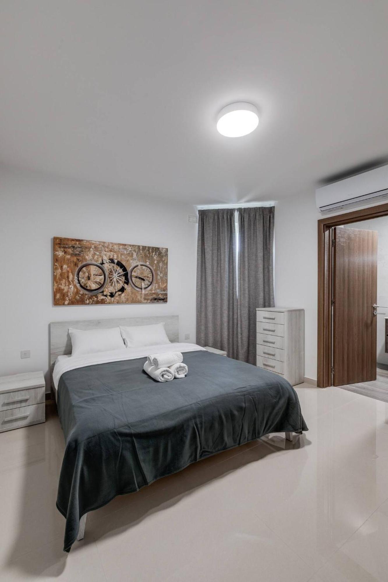 Luxe 3br Melliehabay Stunning Terrace By Homely